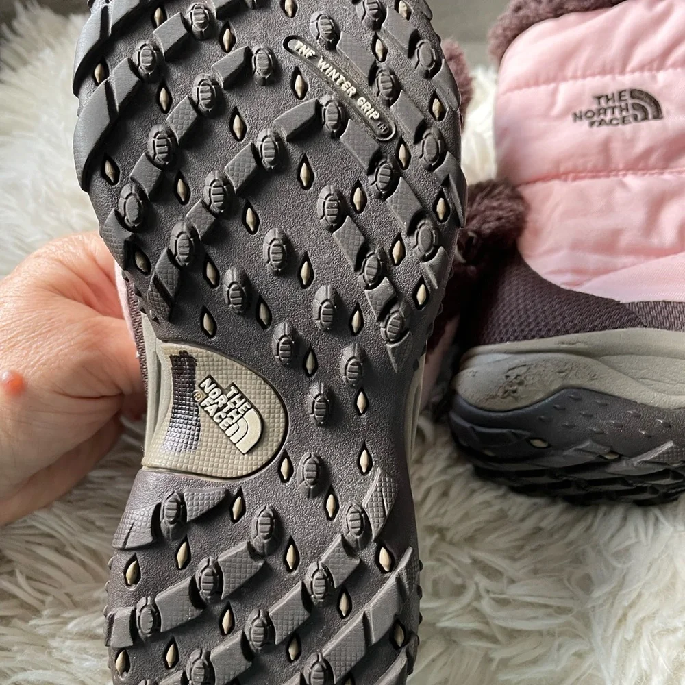 The North Face NUPTSE girls 2 Pink quilted winter boot w Brown faux fur trim